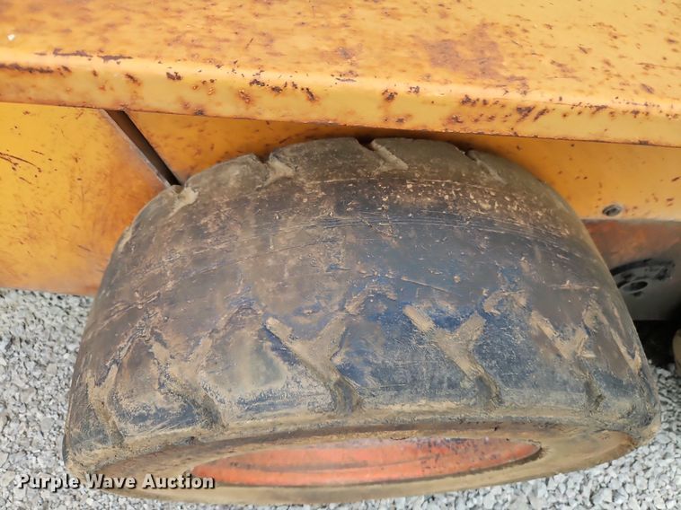 image for item EI8251 1983 Case 1845B skid steer loader