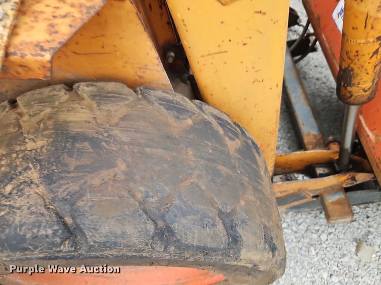 image for item EI8251 1983 Case 1845B skid steer loader