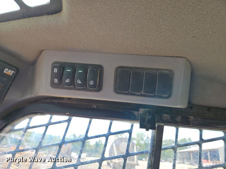 image for item EI8255 2020 Caterpillar  259D3 tracked skid steer loader