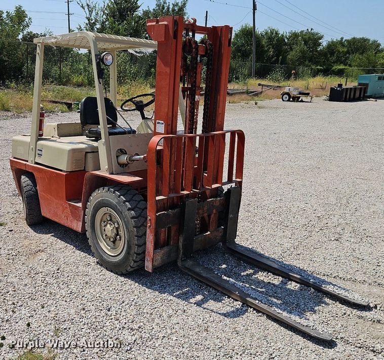 image for item EI8268 Datsun YF03A35TV forklift