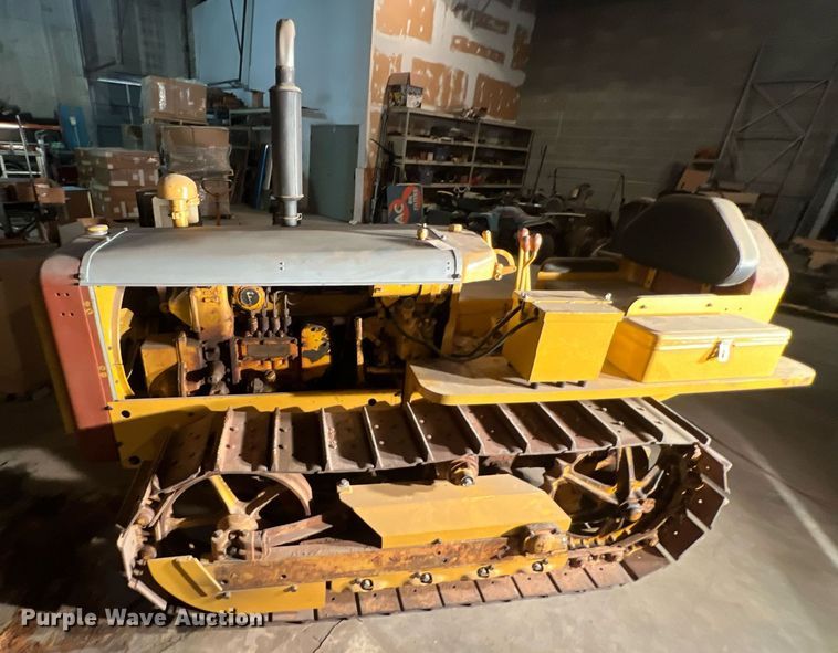 image for item EJ2969 Caterpillar D2 crawler tractor