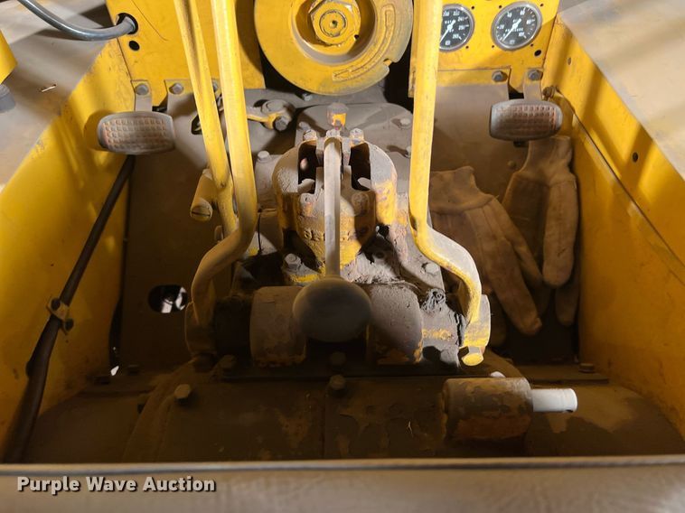 image for item EJ2969 Caterpillar D2 crawler tractor