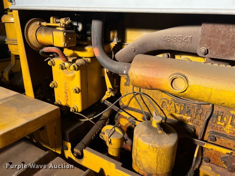 image for item EJ2969 Caterpillar D2 crawler tractor