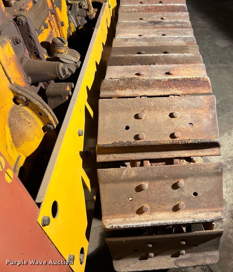 image for item EJ2969 Caterpillar D2 crawler tractor