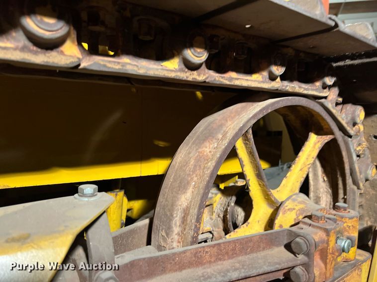 image for item EJ2969 Caterpillar D2 crawler tractor