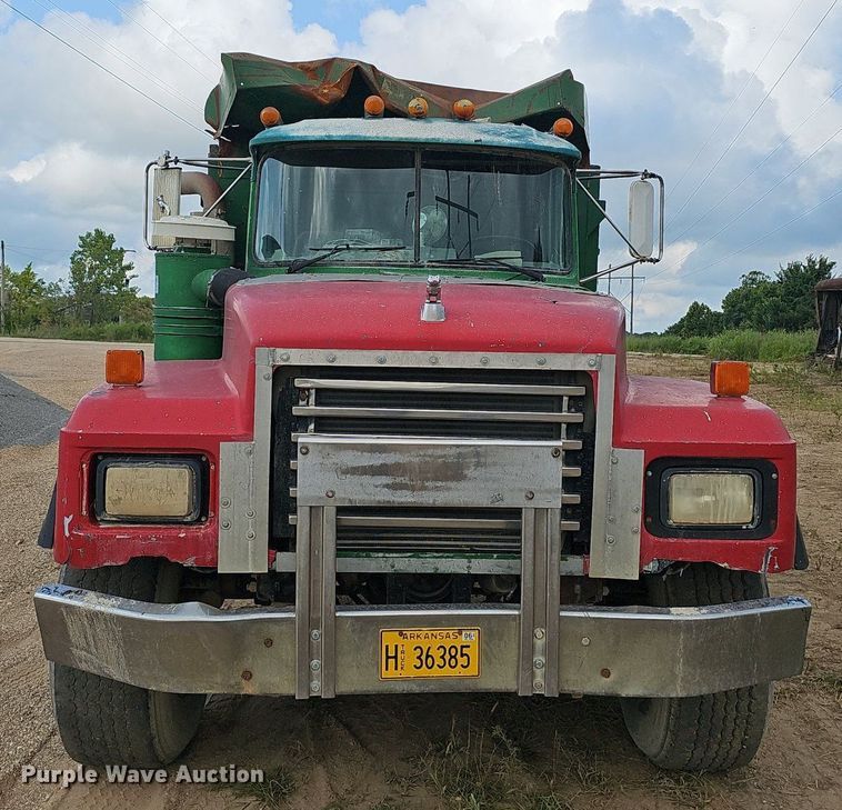 image for item EJ5795 1998 Mack RD690S dump truck