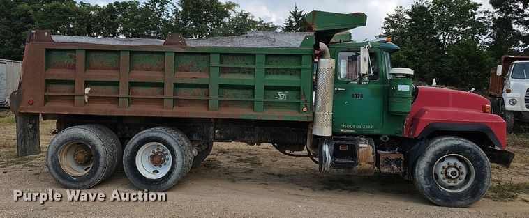 image for item EJ5795 1998 Mack RD690S dump truck