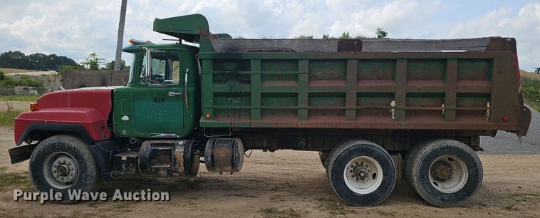 image for item EJ5795 1998 Mack RD690S dump truck