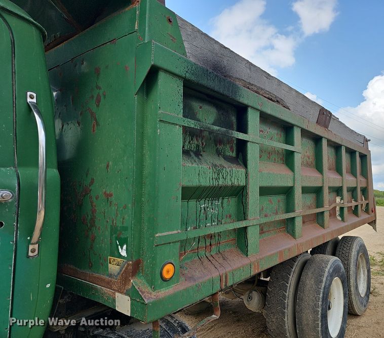 image for item EJ5795 1998 Mack RD690S dump truck