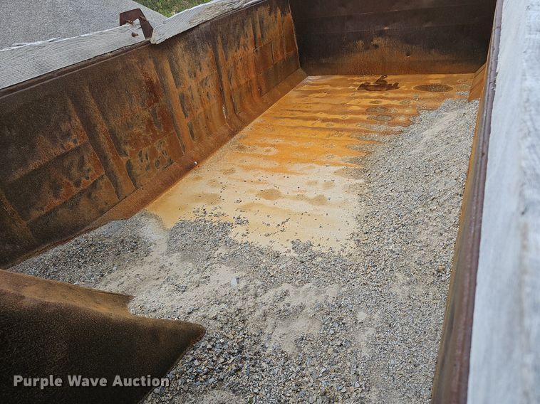 image for item EJ5795 1998 Mack RD690S dump truck