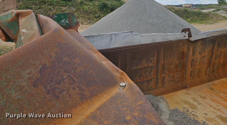 image for item EJ5795 1998 Mack RD690S dump truck