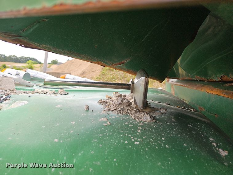 image for item EJ5795 1998 Mack RD690S dump truck