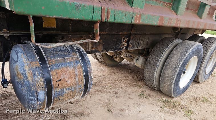 image for item EJ5795 1998 Mack RD690S dump truck