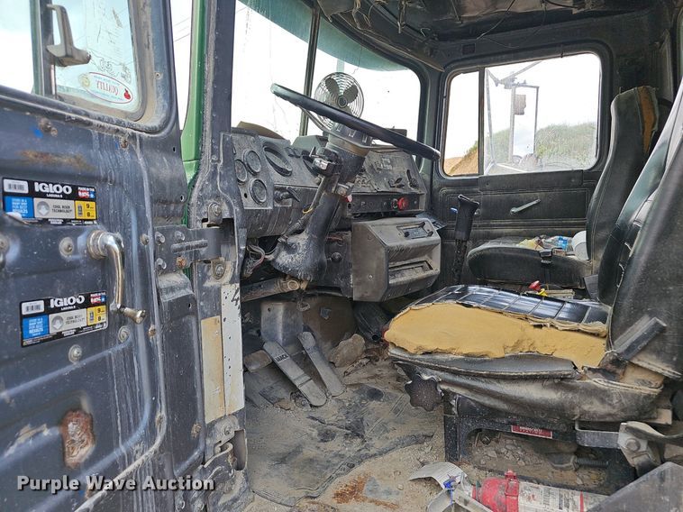 image for item EJ5795 1998 Mack RD690S dump truck