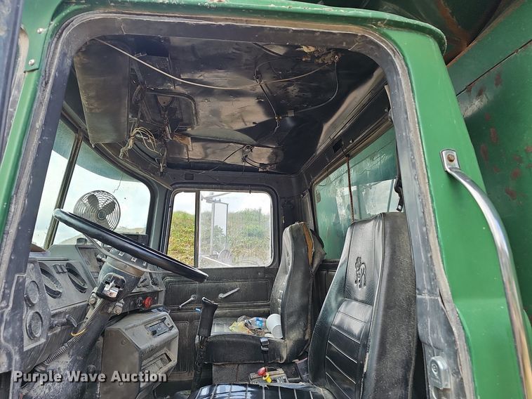 image for item EJ5795 1998 Mack RD690S dump truck