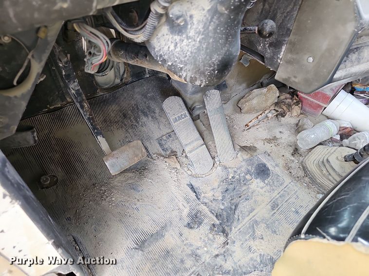 image for item EJ5795 1998 Mack RD690S dump truck