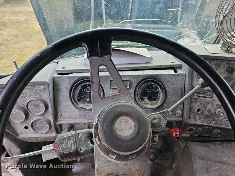 image for item EJ5795 1998 Mack RD690S dump truck