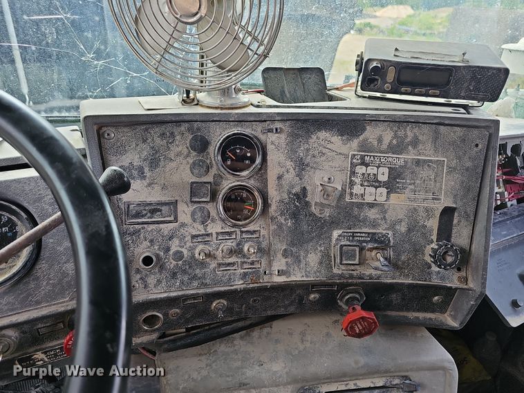 image for item EJ5795 1998 Mack RD690S dump truck