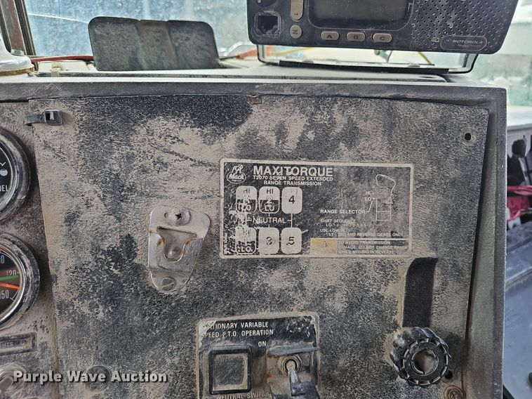 image for item EJ5795 1998 Mack RD690S dump truck