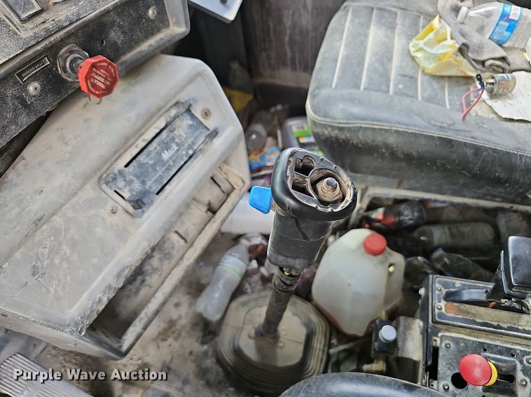 image for item EJ5795 1998 Mack RD690S dump truck