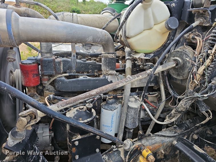 image for item EJ5795 1998 Mack RD690S dump truck