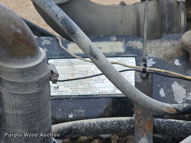 image for item EJ5795 1998 Mack RD690S dump truck