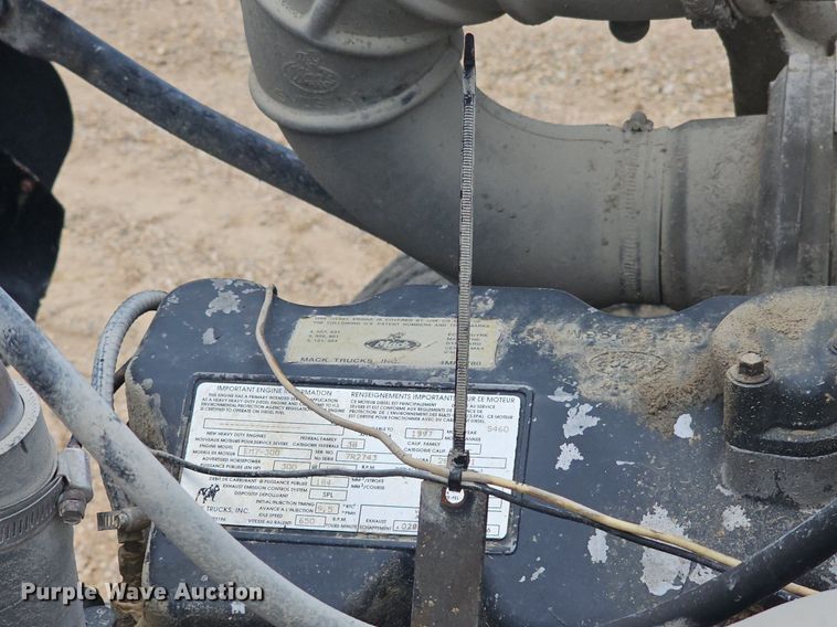 image for item EJ5795 1998 Mack RD690S dump truck