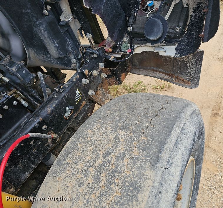 image for item EJ5795 1998 Mack RD690S dump truck