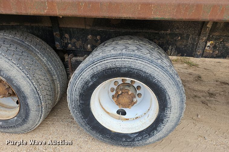 image for item EJ5795 1998 Mack RD690S dump truck