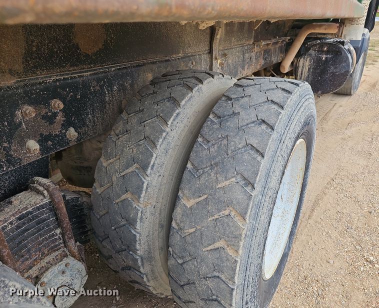 image for item EJ5795 1998 Mack RD690S dump truck