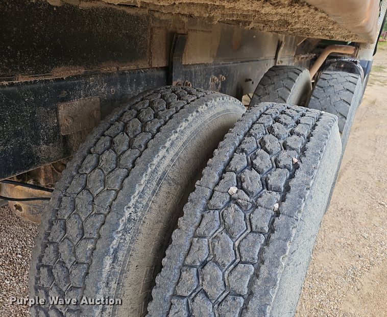 image for item EJ5795 1998 Mack RD690S dump truck