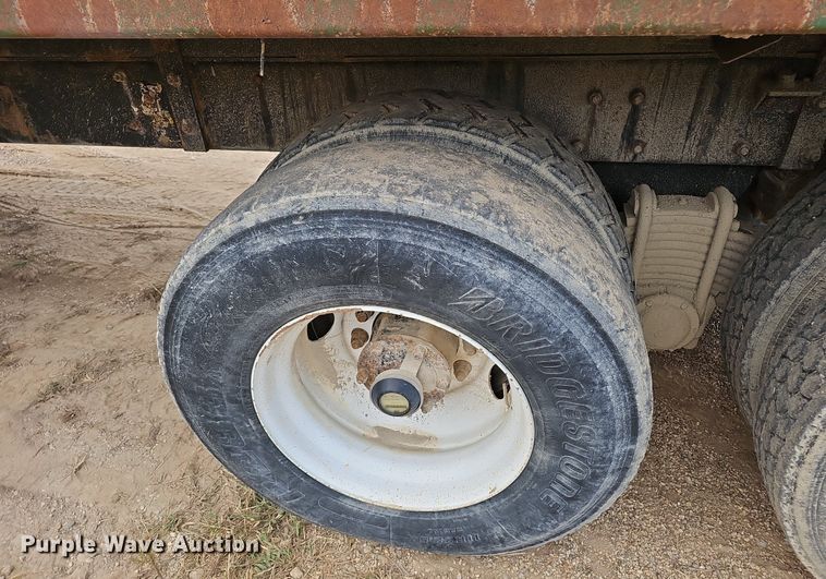 image for item EJ5795 1998 Mack RD690S dump truck