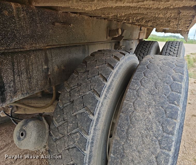 image for item EJ5795 1998 Mack RD690S dump truck