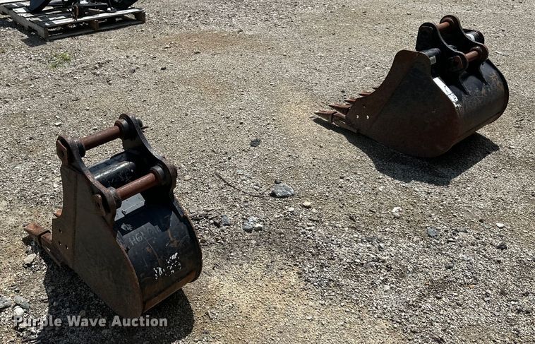 image for item EJ7160 (2) Caterpillar mini excavator buckets 