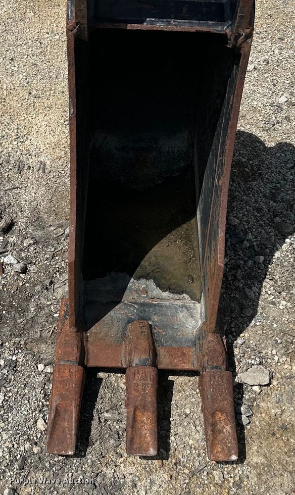 image for item EJ7160 (2) Caterpillar mini excavator buckets 