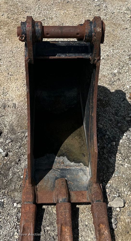 image for item EJ7160 (2) Caterpillar mini excavator buckets 