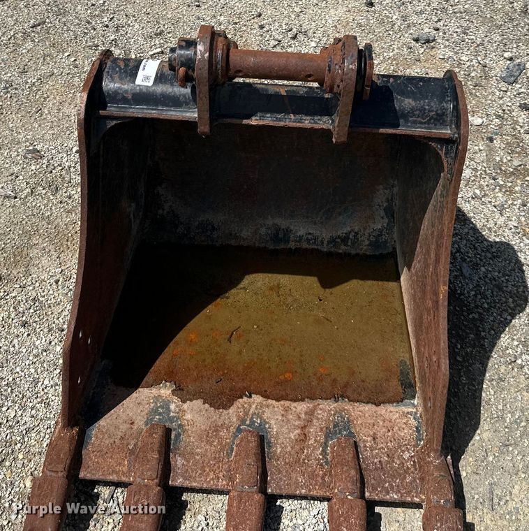 image for item EJ7160 (2) Caterpillar mini excavator buckets 