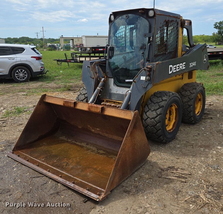image for item EJ7172 2017 John Deere 324E skid steer loader