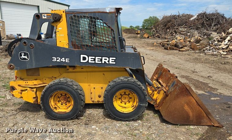 image for item EJ7172 2017 John Deere 324E skid steer loader