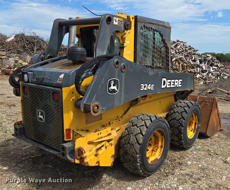image for item EJ7172 2017 John Deere 324E skid steer loader