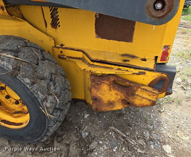 image for item EJ7172 2017 John Deere 324E skid steer loader
