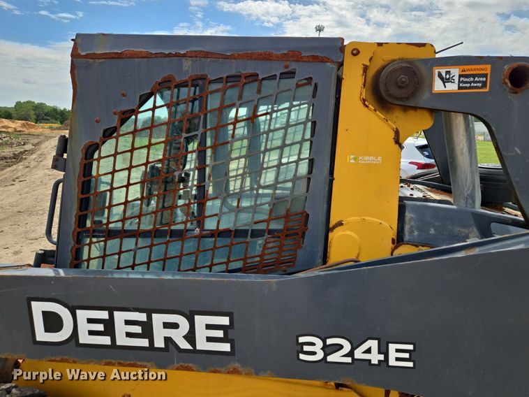 image for item EJ7172 2017 John Deere 324E skid steer loader