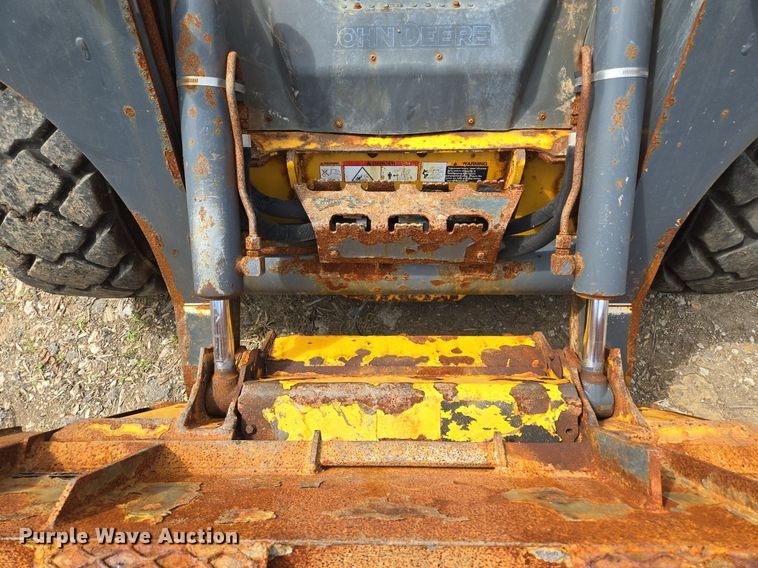 image for item EJ7172 2017 John Deere 324E skid steer loader