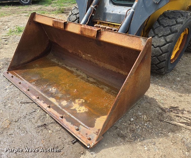 image for item EJ7172 2017 John Deere 324E skid steer loader