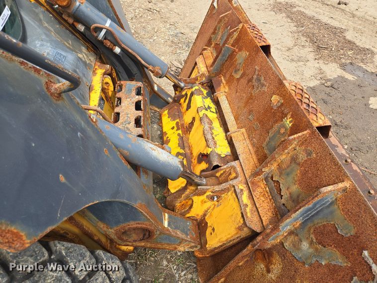 image for item EJ7172 2017 John Deere 324E skid steer loader