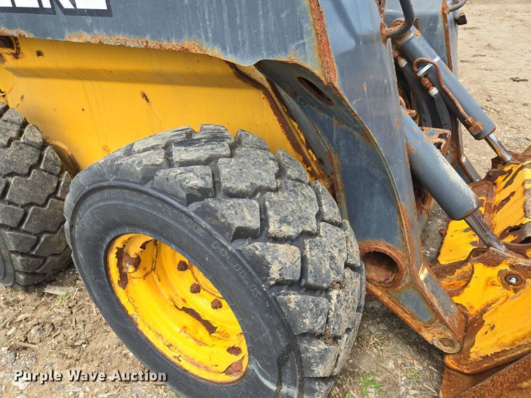 image for item EJ7172 2017 John Deere 324E skid steer loader