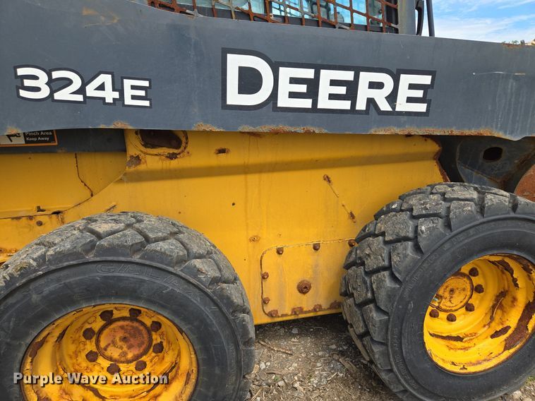 image for item EJ7172 2017 John Deere 324E skid steer loader