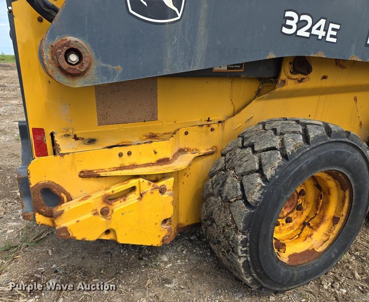 image for item EJ7172 2017 John Deere 324E skid steer loader
