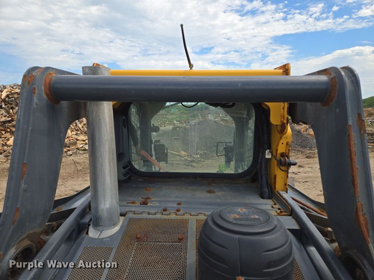 image for item EJ7172 2017 John Deere 324E skid steer loader