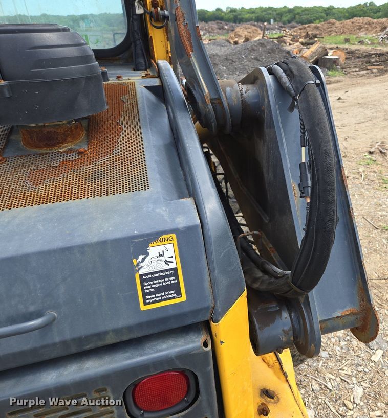 image for item EJ7172 2017 John Deere 324E skid steer loader